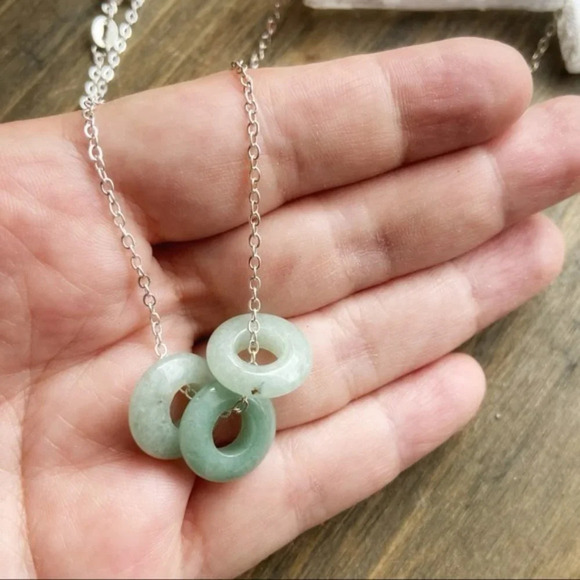 AVENTURINE TRIO DONUTS SILVER DAINTY NECKLACE - Picture 1 of 5